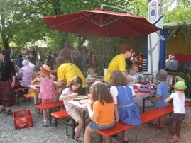 Kinderaktion f�r Maibaum...